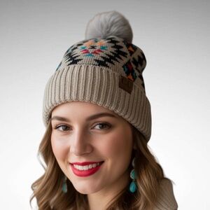 ♥️ Adorable Light Grey  Beanie W/Aztec Pattern